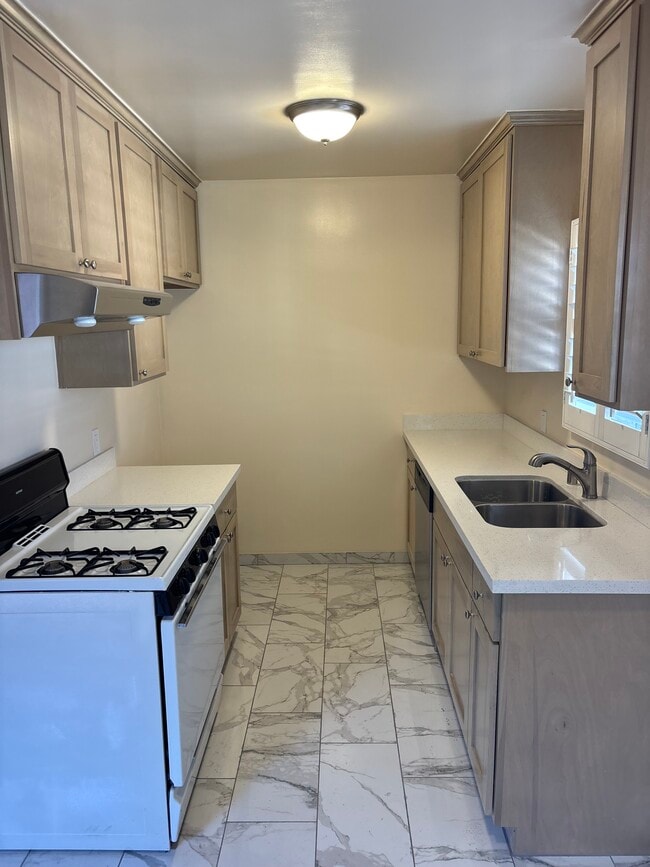 16413 S Dalton Ave unit C, Gardena, CA 90247 - photo 3