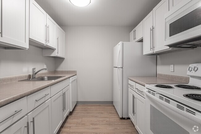 Rockingham Glen, West Roxbury, MA 02132 - photo 7