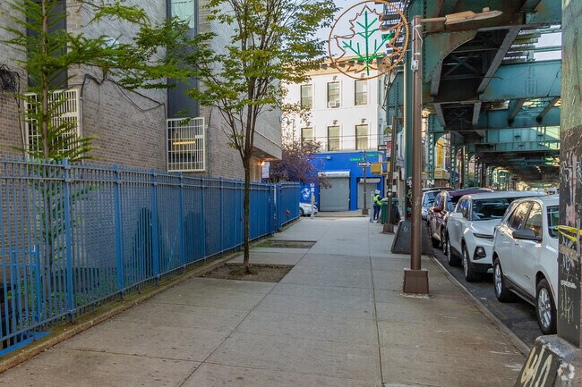 84% of teachers at PS 290 Juan Morel Campos School have 3 or more years of experience.