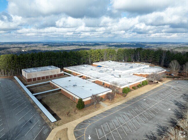 Mountain Road Elementary School has a Student Teacher Ratio13:1.