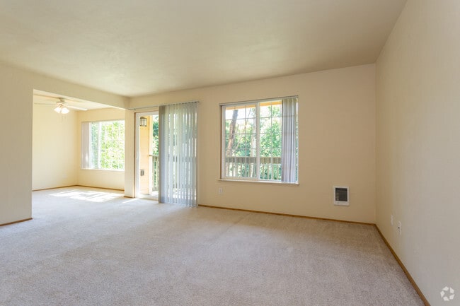 Oak Tree Apartments, Tigard, OR 97224 - photo 2