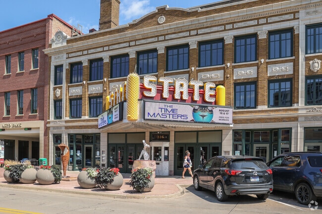State Theatre in downtown Sioux Falls offers classic films just minutes from Oak View.