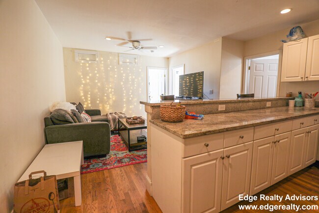 55 Thatcher St unit 4, Brookline, MA 02446 - photo 3