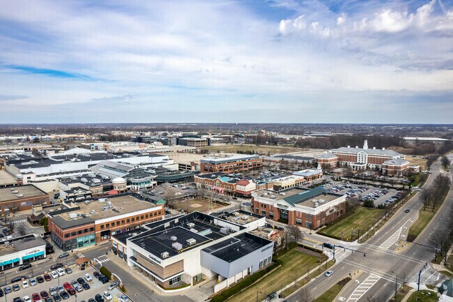 This open-air shopping center is known for its upscale retailers, delicious dining options, and family-friendly atmosphere.