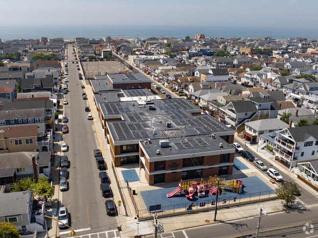 The West Elementary School in Long Beach, NY has students enrolled in grades K-5.