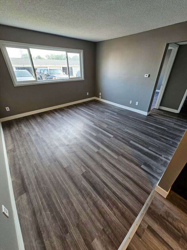 1229 Ravenwood Rd unit 3, Waterloo, IA 50702 - photo 5