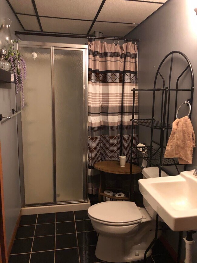 7230 Fox Meadow Dr NE unit Happyhome Apartment, Rockford, MI 49341 - photo 7