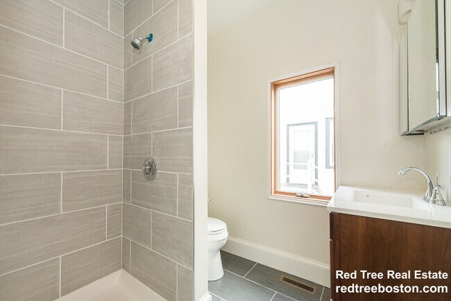 299 Alewife Brook Pkwy unit 2, Somerville, MA 02144 - photo 6