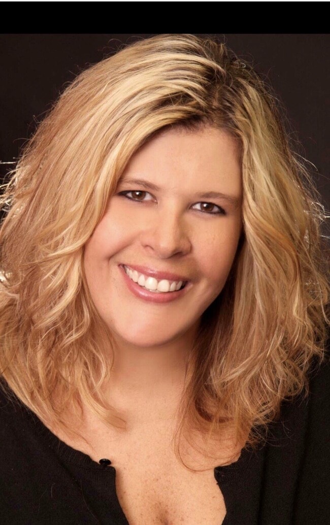 Lora Reynolds