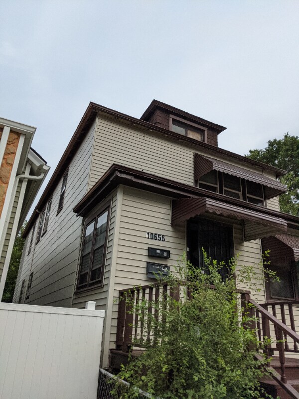 10655 S Hoxie Ave, Chicago, IL 60617