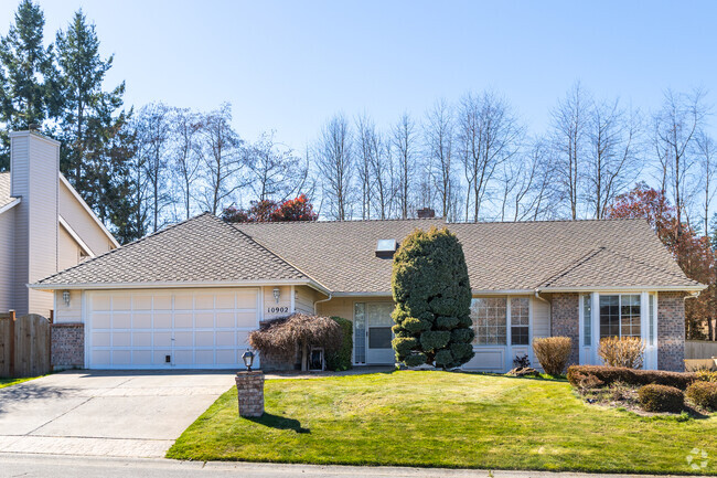 Ranch style homes are among the many architectural styles found in Harbour Pointe.