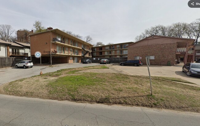 1611 Riverside Dr unit 24, Tulsa, OK 74119 - photo 6