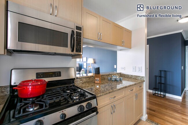 235 W 48th St unit FL37-ID70, New York, NY 10036 - photo 7