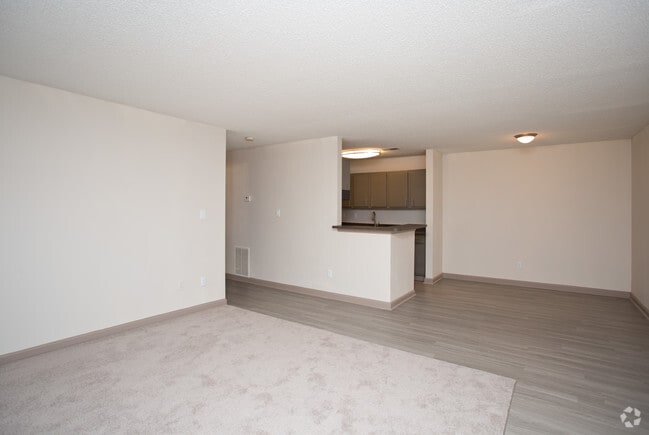 1BR, 1BA - 908 SF