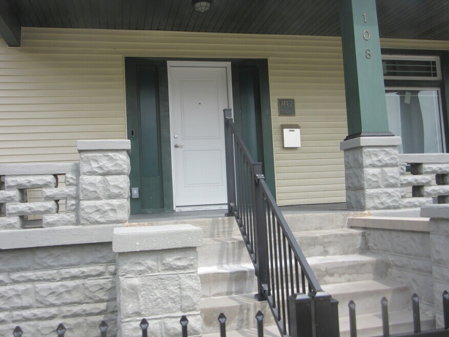 108 W Columbia Ave unit 201, Champaign, IL 61820 - photo 1