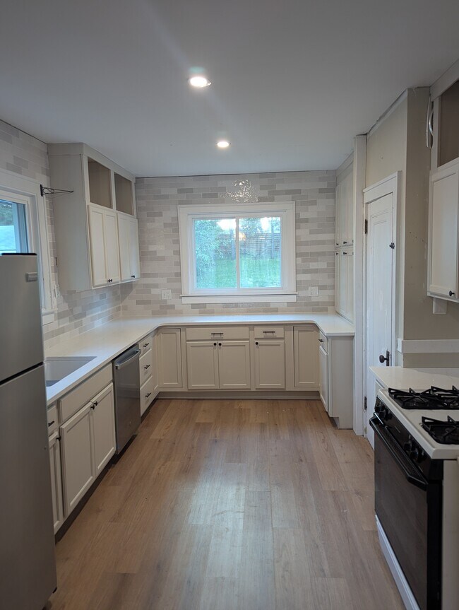 701 Burke Ave NE, Grand Rapids, MI 49503