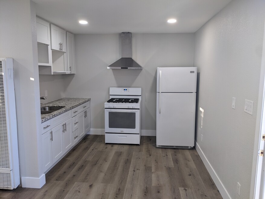 3318 W 157th St unit Backhouse, Gardena, CA 90249 - photo 1