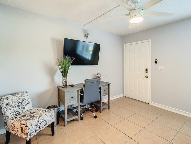 4145 Dolphin Dr unit 4145, Tampa, FL 33617 - photo 3