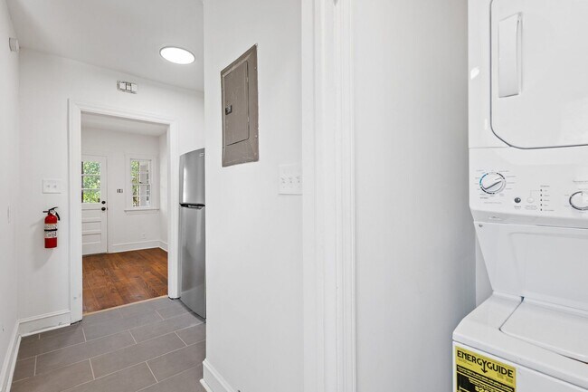 209 N Spring St unit 209 N Spring St-Unit, Winston Salem, NC 27101 - photo 6