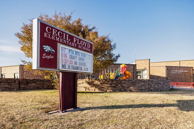 Floyd Elementary School receives an A minus on Niche.