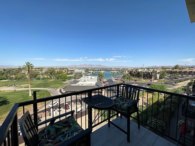 VIEW THE LONDON BRIDGE FROM PRIVATE PATIO