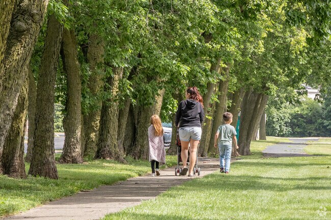Ora Everett Park is the best place for a walk with the family in Moraine.