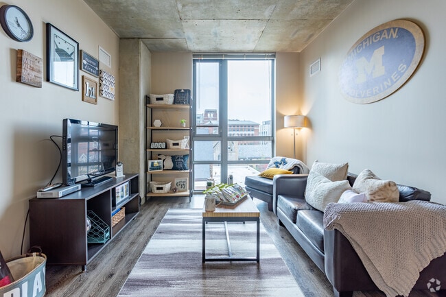 The Varsity(MI), Ann Arbor, MI 48104 - photo 6