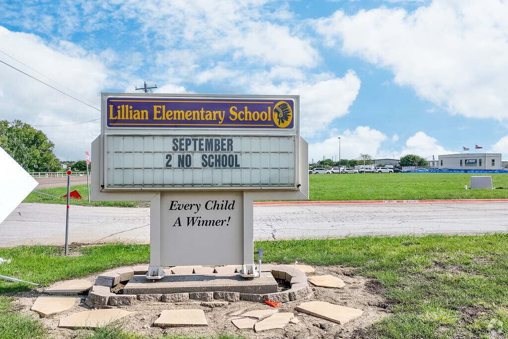 Lillian Elementary School serves students in grades K-2.