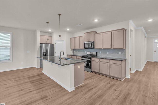 2032 Halton Oaks Dr, Spartanburg, SC 29303 - photo 7