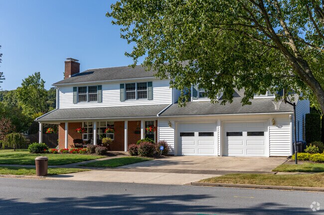 Many of the homes in Faxon are lucky enough to have large garages.