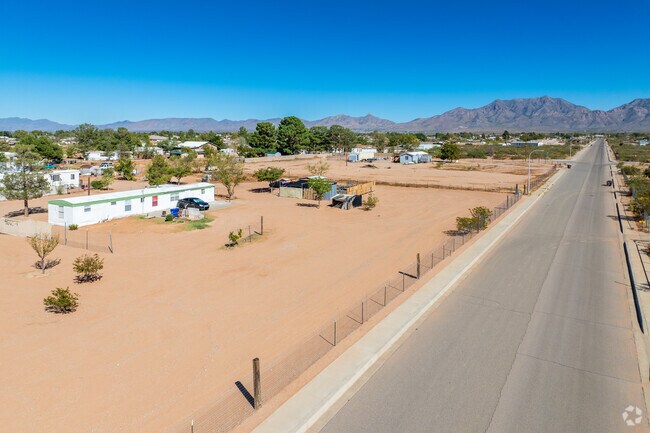 Most manufactured homes in Homestead Acres are located on large lots and big yards.