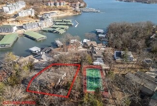 128 Hawk Cir, Lake Ozark, MO 65049