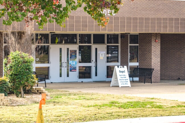 Luna Elementary School nurtures and guides its students for future success.