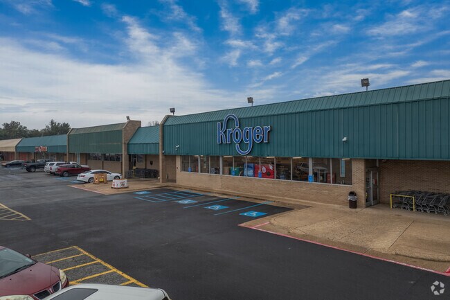 The South Bossier Kroger also offers organic and specialty food sections.