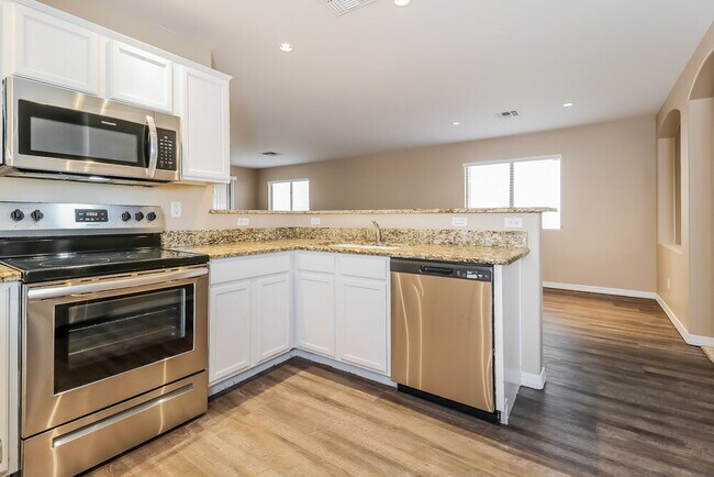 3172 S 162nd Ln, Goodyear, AZ 85338 - photo 7