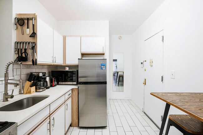 428-430-430 W 47th St unit ID1021830P, New York, NY 10036 - photo 6