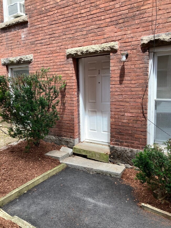 24 Eden St, Worcester, MA 01609 - photo 2