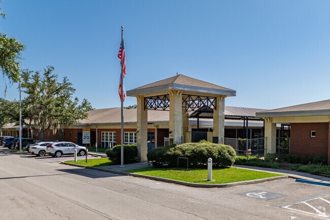 Inverness Middle School has 1,017 students in grades 6-8.