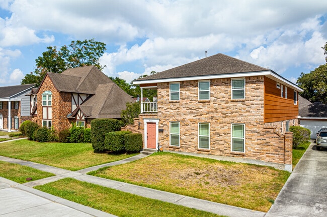 Homes in Tall Timbers come in many different shapes and sizes.