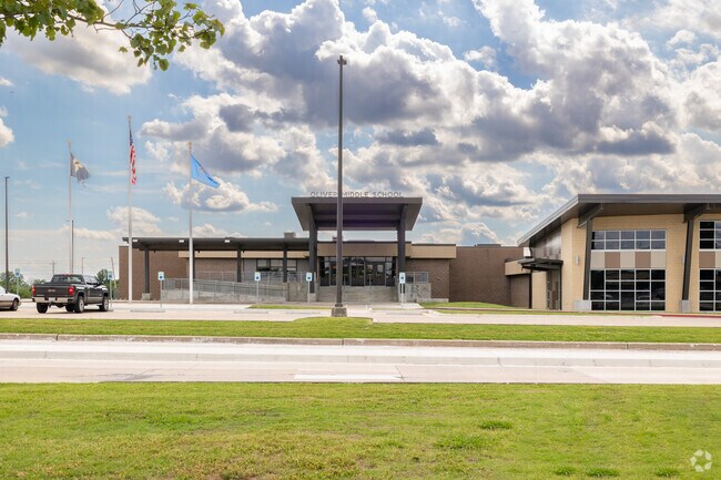 Oliver Middle School recieved a B+ from Niche and has a student teacher ratio of 20 to 1.