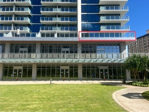 Corner unit with monster lanai!