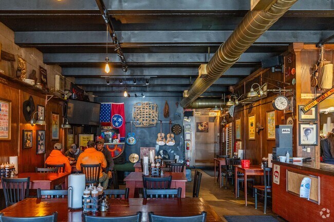 Willie Mae's BBQ serves delicious homestyle barbecue in Springfield.