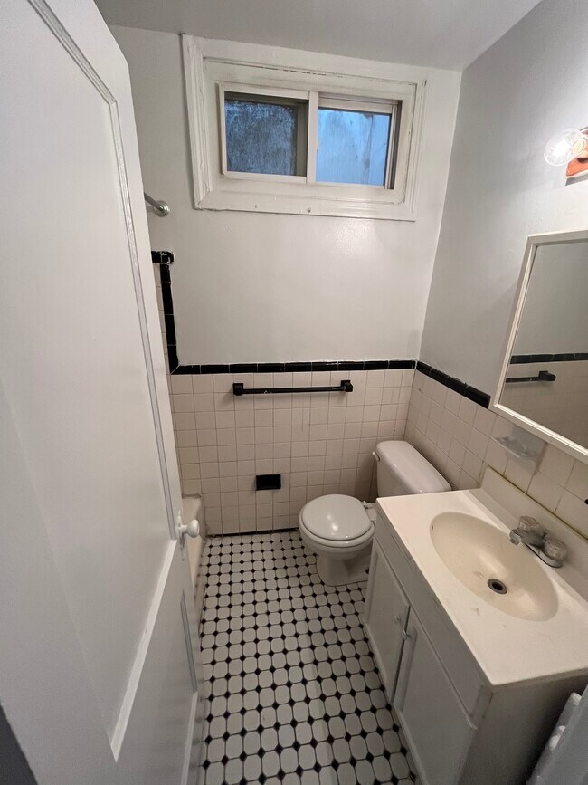 231 Oakwood St SE unit 1, Washington, DC 20032 - photo 7