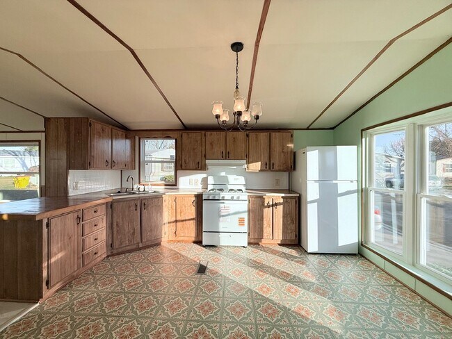 52335 Harrisburg Ln, New Baltimore, MI 48051 - photo 5