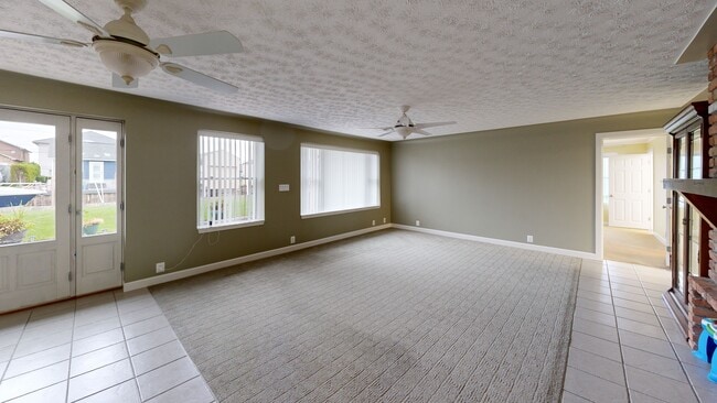 46070 Edgewater St, New Baltimore, MI 48047 - photo 2