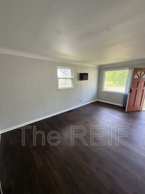742 E Bundy Ave, Flint, MI 48505