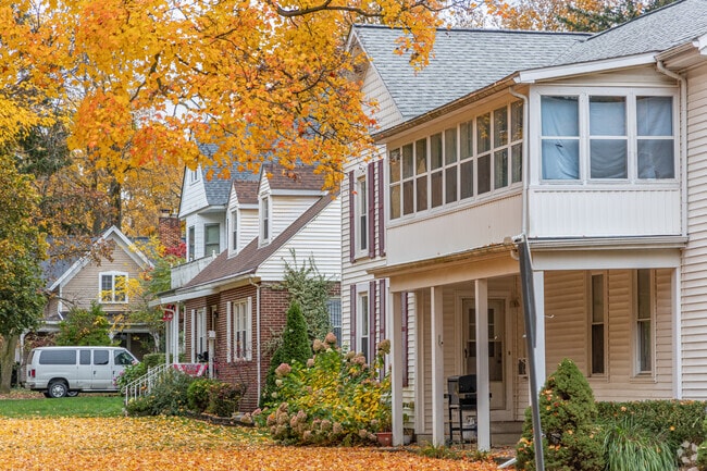 A beautiful row of homes located in Imlay City.