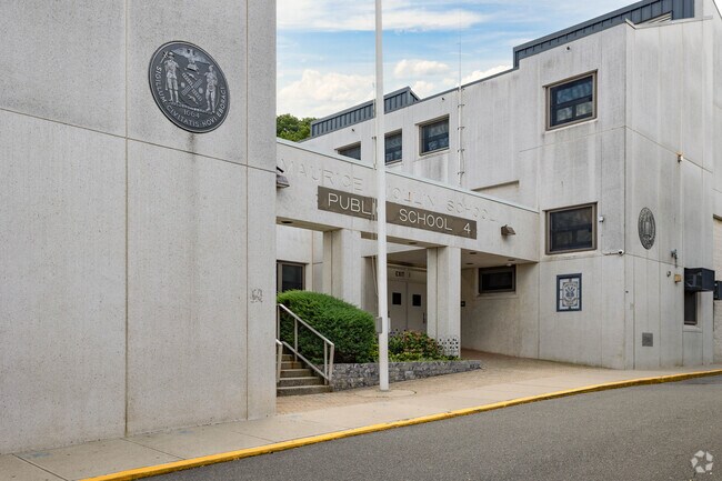 Test scores at PS 4 in Staten Island are above the state average.
