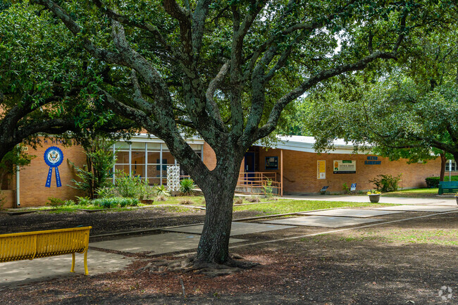 Victor H. Hexter Elementary School, Rankings & Reviews - Homes.com