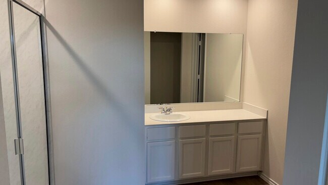 1008 Barton Dr, Ennis, TX 75119 - photo 7